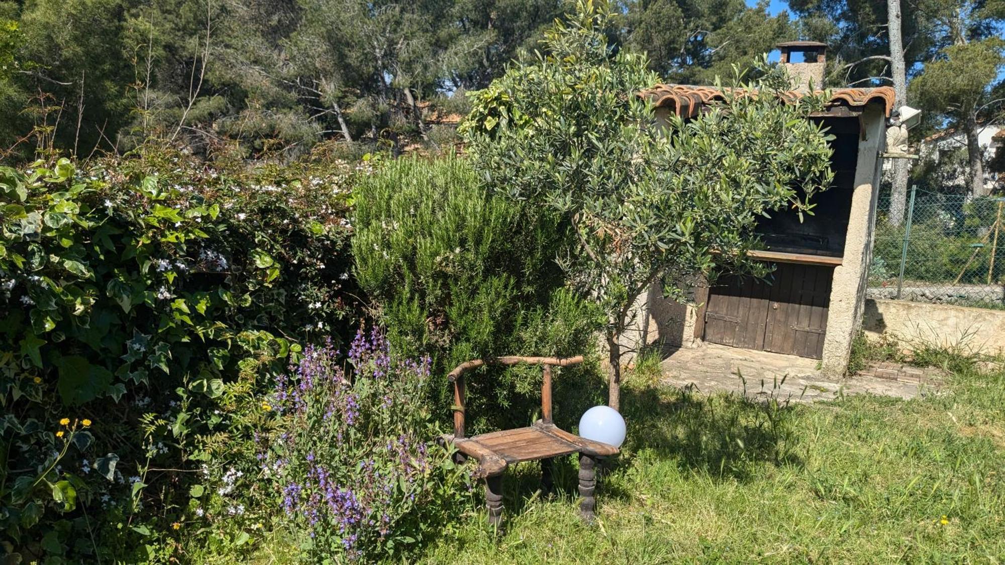Maisonnette Kalis Calme Avec Climatisation Parking Jardin Cadre Campagne Plages A Pieds 방돌 외부 사진